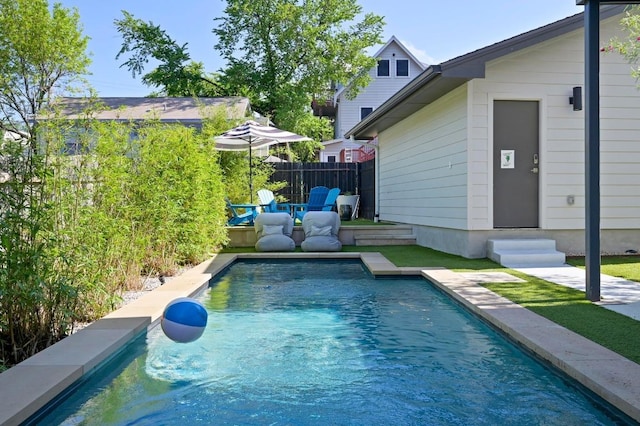2002 E 8th St, Austin, TX 78702 - view of swimming pool with entry steps