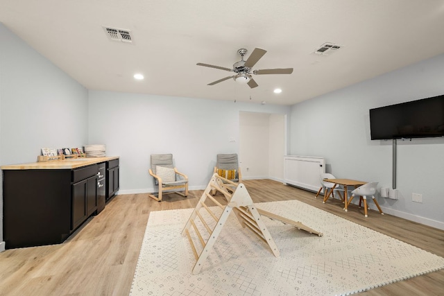 sitting room with light wood-style floors, a ceiling fan, recessed lighting, and baseboards