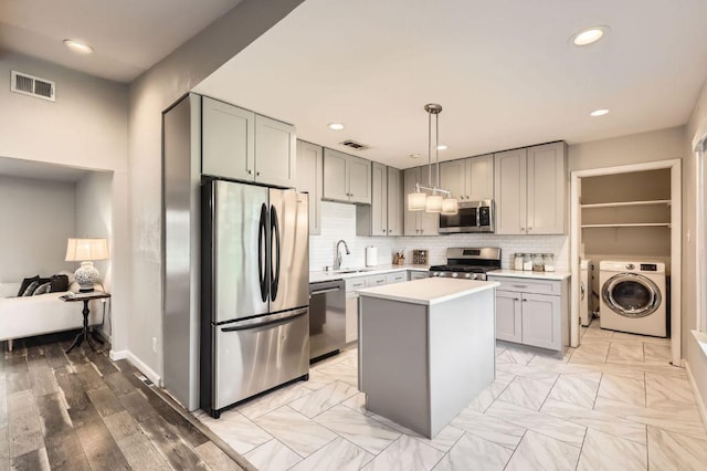 906 Hermitage Dr, Austin, TX 78753 - kitchen with appliances with stainless steel finishes, a sink, gray cabinetry, and recessed lighting
