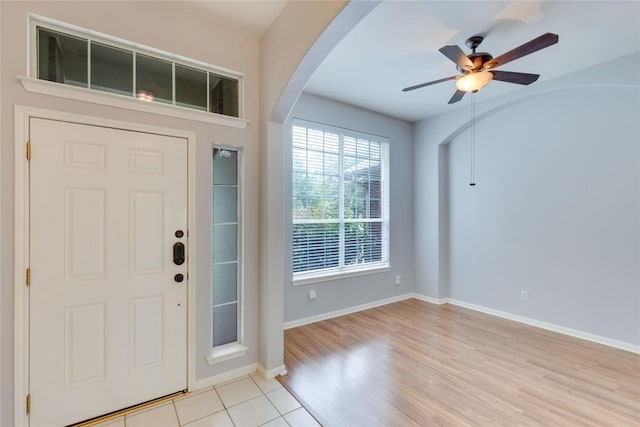 1012 Klondike Loop, Round Rock, TX 78665 - foyer entrance featuring arched walkways, a ceiling fan, and light wood-type flooring