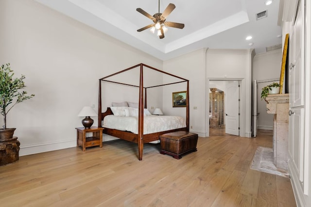 401 Brooks Hollow Rd, Lakeway, TX 78734 - bedroom featuring a tray ceiling, light wood-style floors, baseboards, and recessed lighting