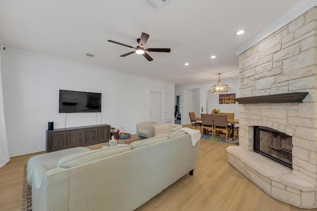 living area featuring a ceiling fan, light wood-style flooring, recessed lighting, and ornamental molding
