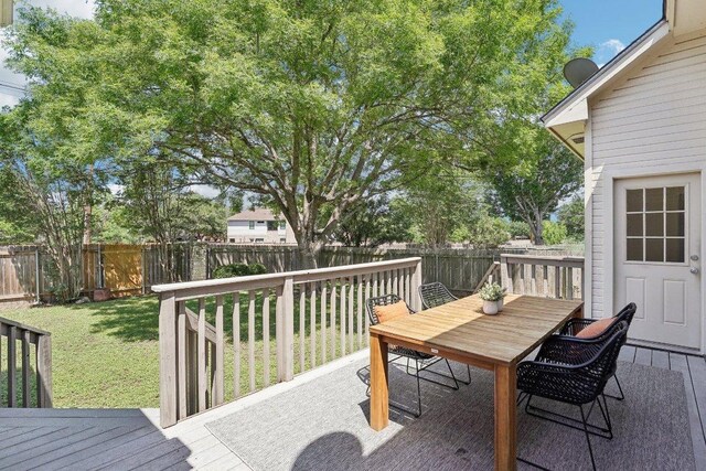 deck with outdoor dining space
