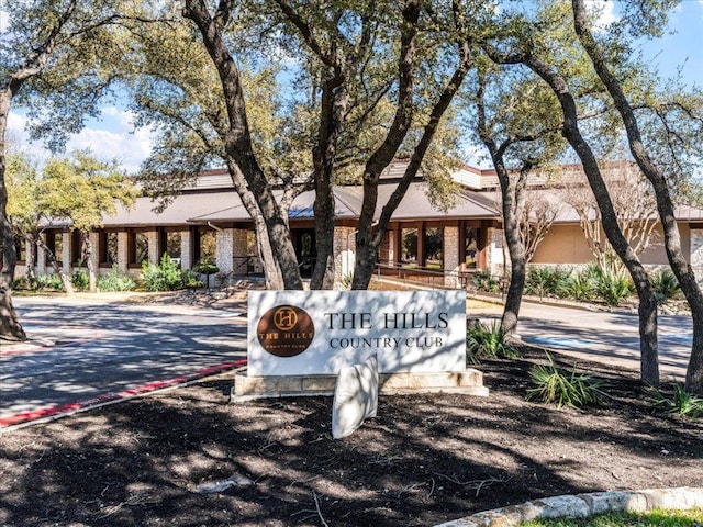 view of community / neighborhood sign