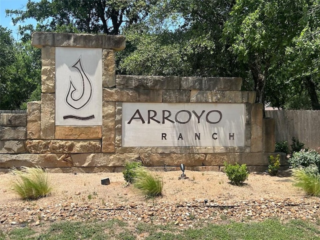 866 Bella Vista Cir, Kyle, TX 78640 - community sign with fence
