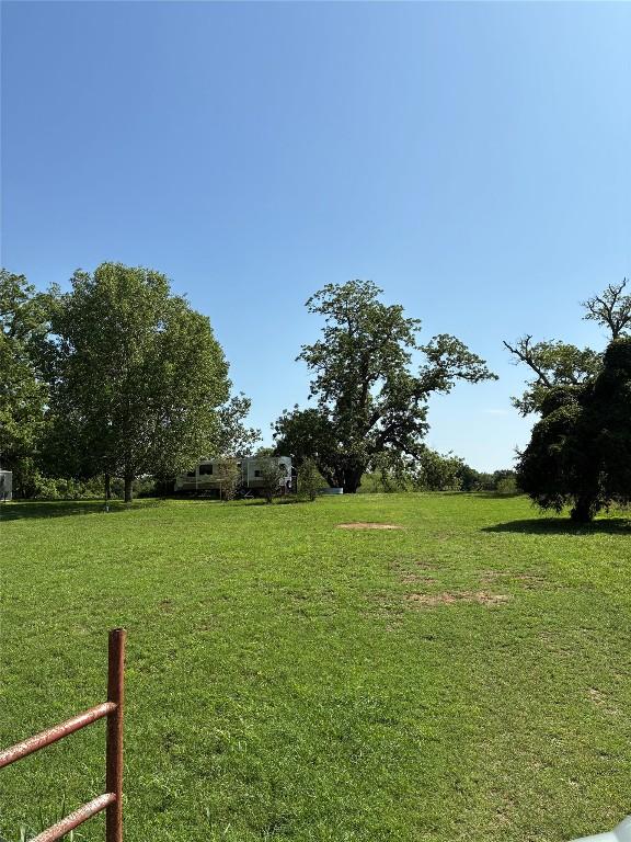 1411 Pecan Shrs, Smithville, TX 78957