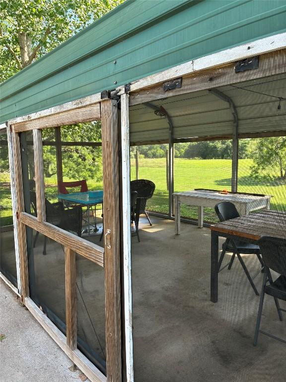 1411 Pecan Shrs, Smithville, TX 78957
