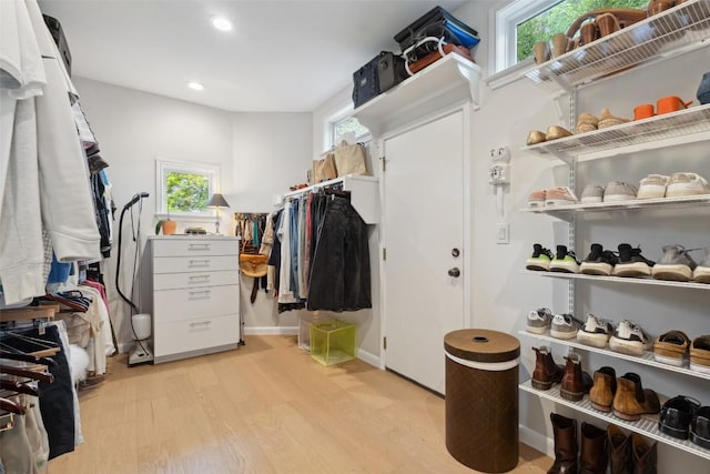 8900 Rockcrest Dr, Austin, TX 78759 - walk in closet featuring light wood-style floors