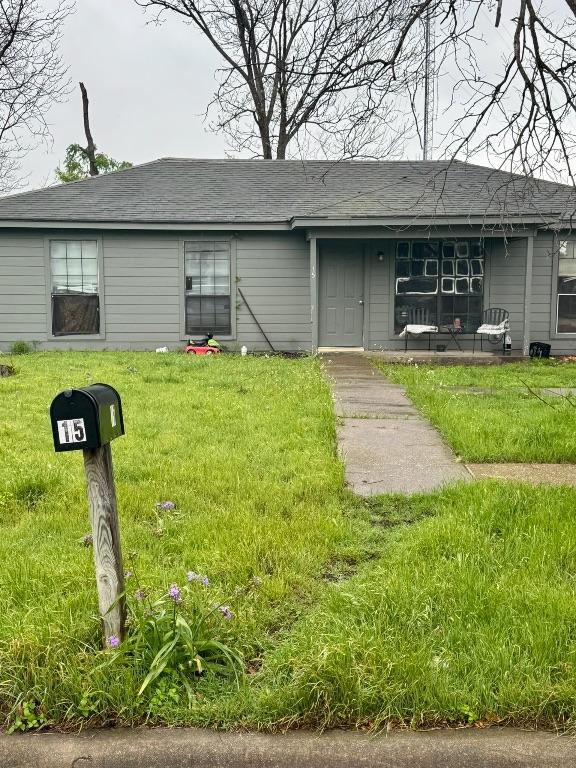 15 S 19th St, Temple, TX 76504 - view of front facade with a front lawn