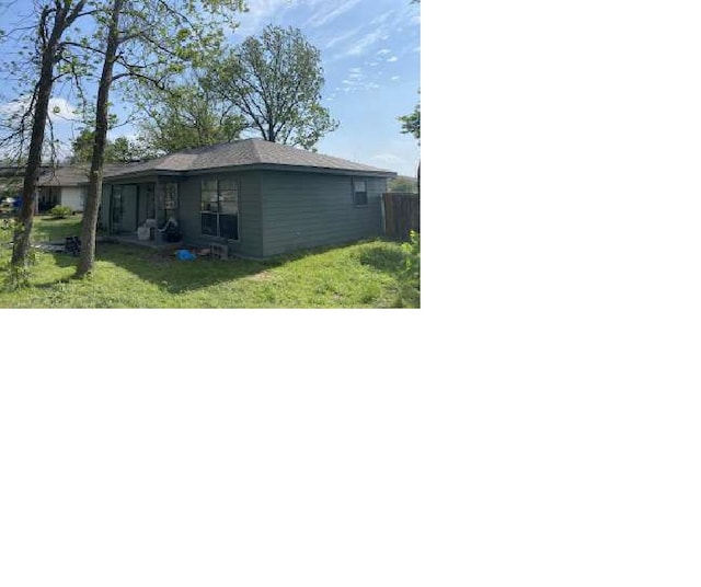 15 S 19th St, Temple, TX 76504 - view of front of home with a front yard