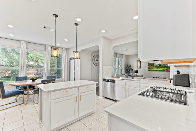 1116 Brenham Ln, Leander, TX 78641 - kitchen with stainless steel appliances, a sink, decorative backsplash, light countertops, and recessed lighting