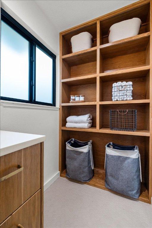 6905 Whispering Oaks Dr, Austin, TX 78745 - view of walk in closet