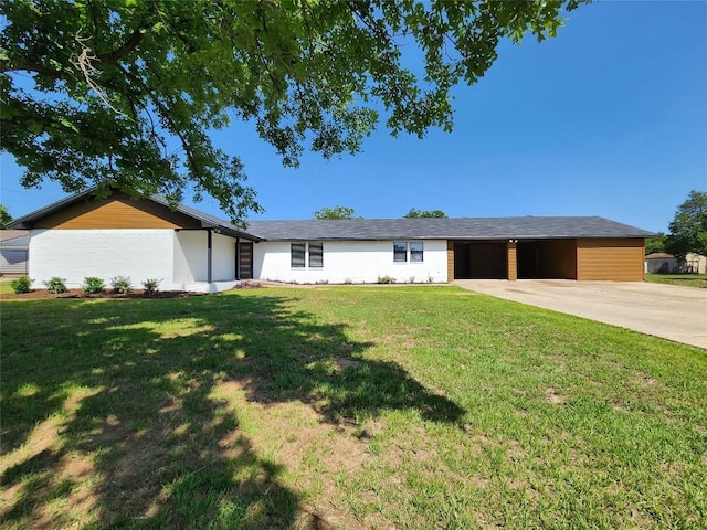 1011 N State Highway 95 N, Bastrop, TX 78602 - view of front of property featuring a front yard and concrete driveway