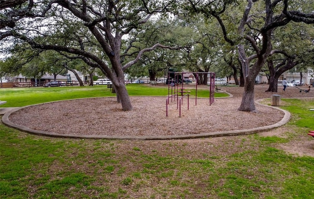 605 Swanson Cv, Austin, TX 78748 - surrounding community featuring a yard