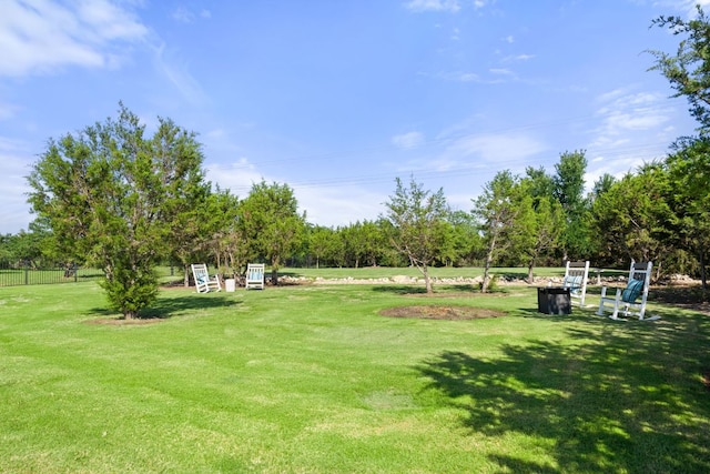 view of yard featuring view of scattered trees