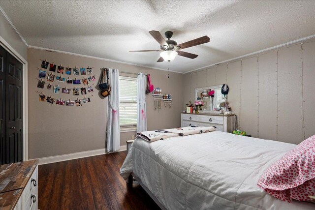 1619 Twin Island Dr, Lockhart, TX 78644 - bedroom featuring wood finished floors, crown molding, baseboards, a ceiling fan, and a textured ceiling