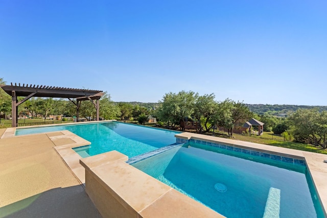 view of pool with a pool with connected hot tub