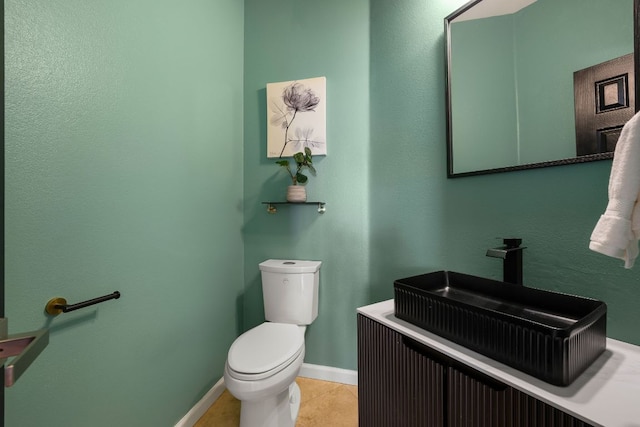 701 Stansted Manor Dr, Pflugerville, TX 78660 - bathroom with toilet, baseboards, tile patterned flooring, and a sink