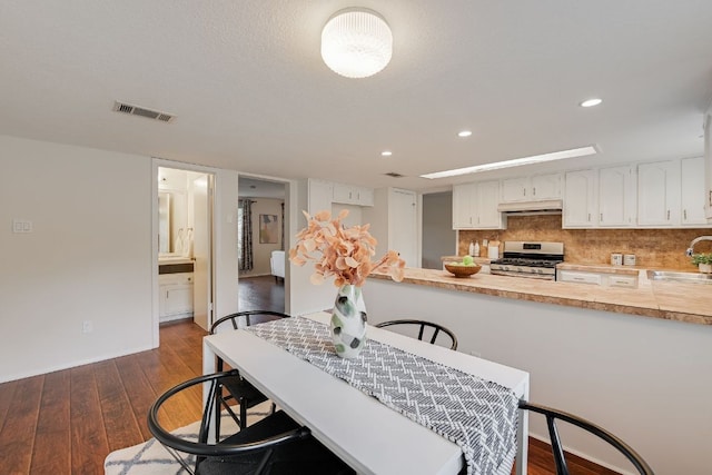 dining area featuring dark wood-style flooring, recessed lighting, and baseboards