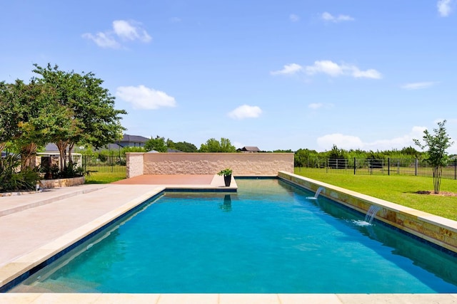 view of swimming pool