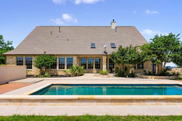view of swimming pool
