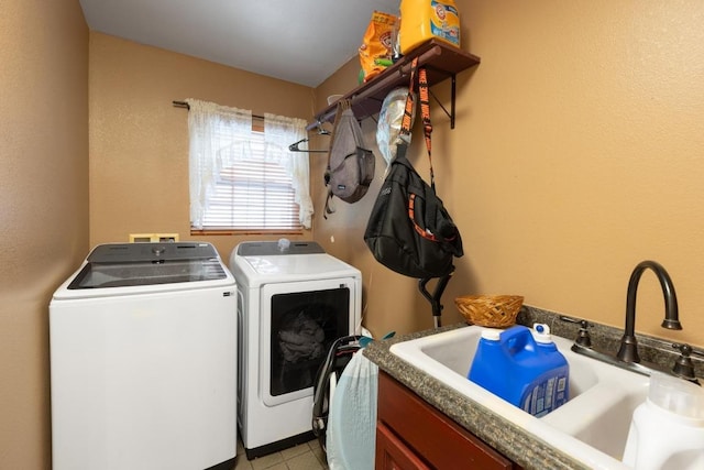 176 Old Lexington Rd Unit C, Elgin, TX 78621 - laundry area featuring washing machine and dryer and cabinet space