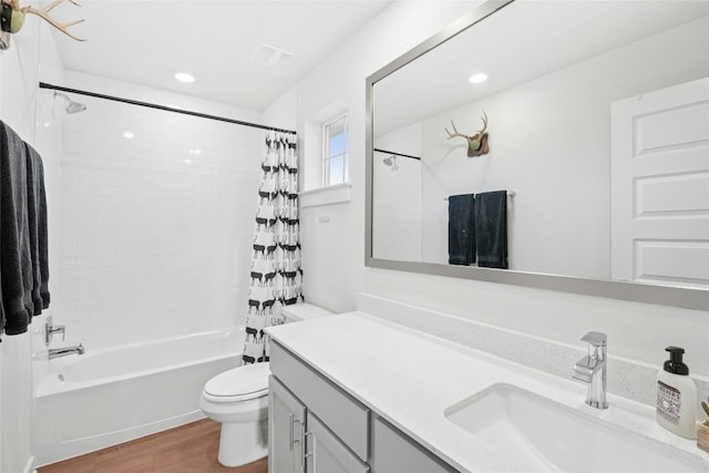full bathroom featuring wood finished floors, toilet, vanity, shower / bath combination with curtain, and recessed lighting