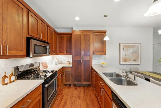 610 Fletcher St Unit A, Austin, TX 78704 - kitchen featuring stainless steel appliances, a sink, light wood finished floors, light countertops, and recessed lighting