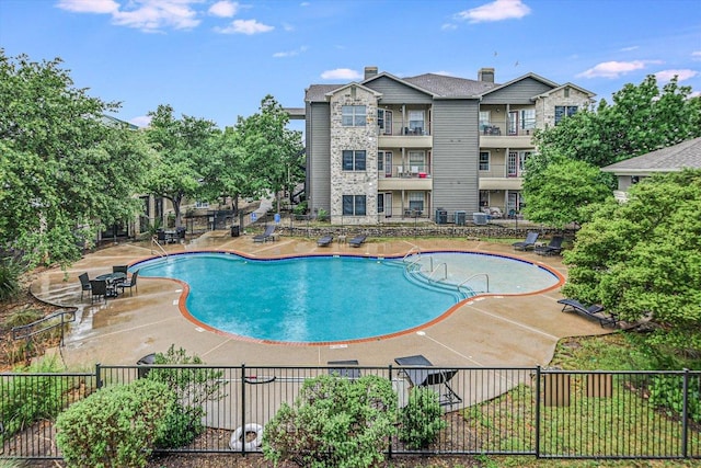 2320 Gracy Farms Ln Unit 927, Austin, TX 78758 - community pool with a patio