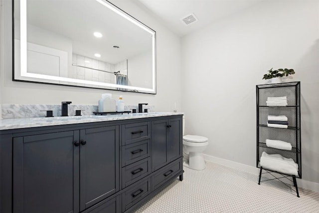 616 Bissonet Ln, Austin, TX 78752 - bathroom with double vanity and a shower with shower curtain