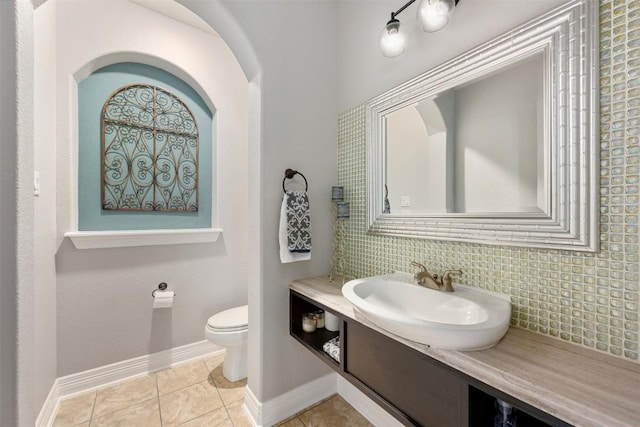 905 S Frontier Ln, Cedar Park, TX 78613 - bathroom with toilet, tile patterned floors, vanity, baseboards, and tasteful backsplash