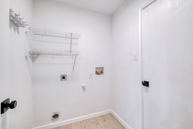 303 Flinn St, Hutto, TX 78634 - washroom featuring hookup for a washing machine, electric dryer hookup, hookup for a gas dryer, light wood-style flooring, and baseboards