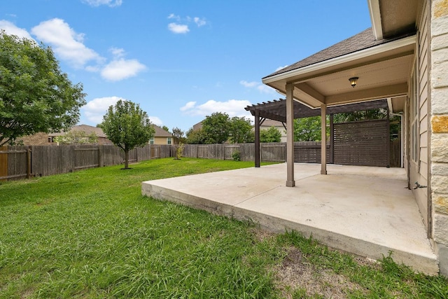 view of yard with a patio and a pergola