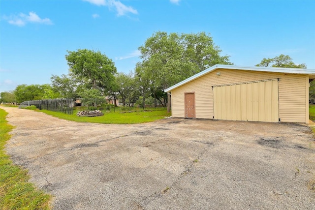 9840 N Live Oak Rd, Salado, TX 76571 - view of detached garage