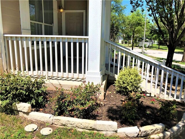 balcony featuring covered porch