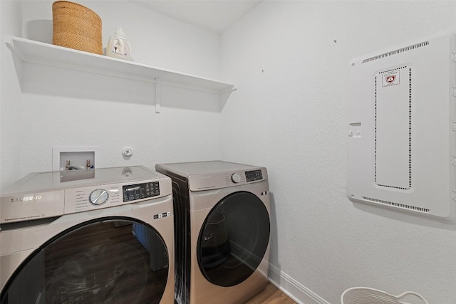 424 Turnbuckle Bnd, Leander, TX 78641 - laundry area featuring washing machine and clothes dryer and baseboards