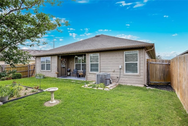 100 Seaholm Ln, Hutto, TX 78634 - back of property featuring a fenced backyard