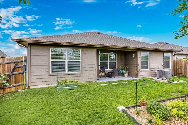 100 Seaholm Ln, Hutto, TX 78634 - rear view of property featuring a patio area and a fenced backyard