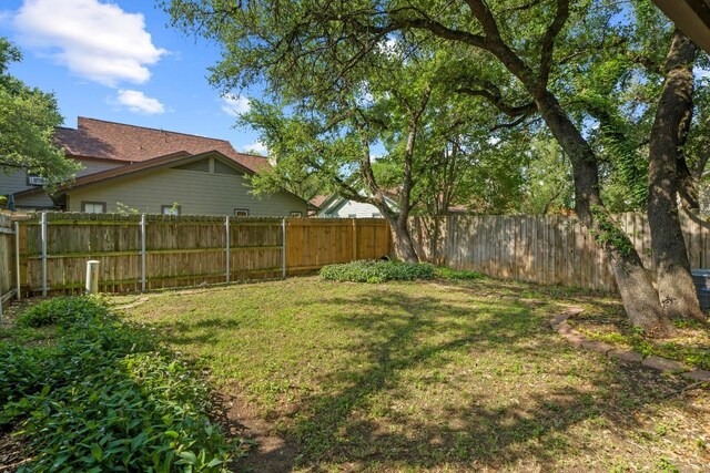 8805 Clearbrook Trl Unit A, Austin, TX 78729 - view of yard