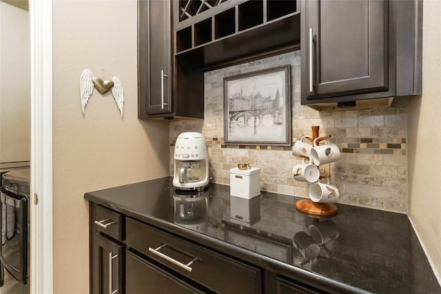 bar area with decorative backsplash and stove