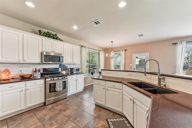 201 Tulip Trail Bnd, Cedar Park, TX 78613 - kitchen featuring stainless steel appliances, a sink, dark countertops, decorative backsplash, and recessed lighting