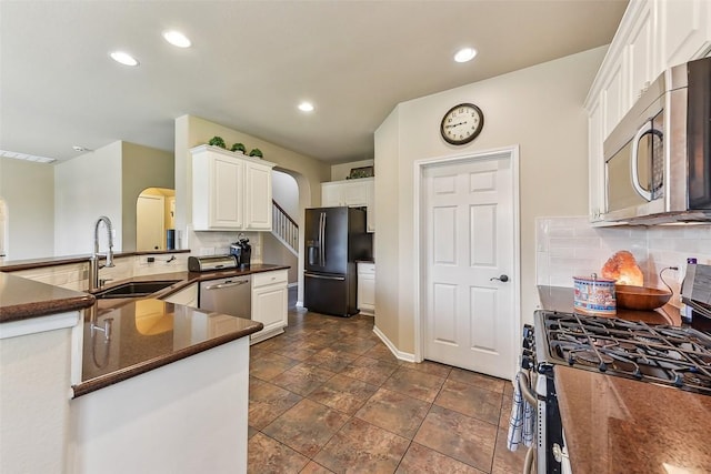 201 Tulip Trail Bnd, Cedar Park, TX 78613 - kitchen with appliances with stainless steel finishes, a sink, dark countertops, arched walkways, and recessed lighting