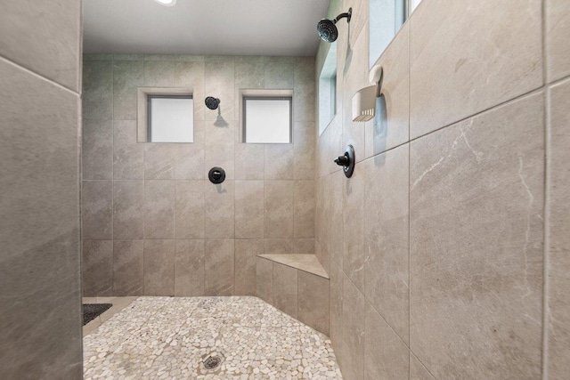 full bath with tiled shower