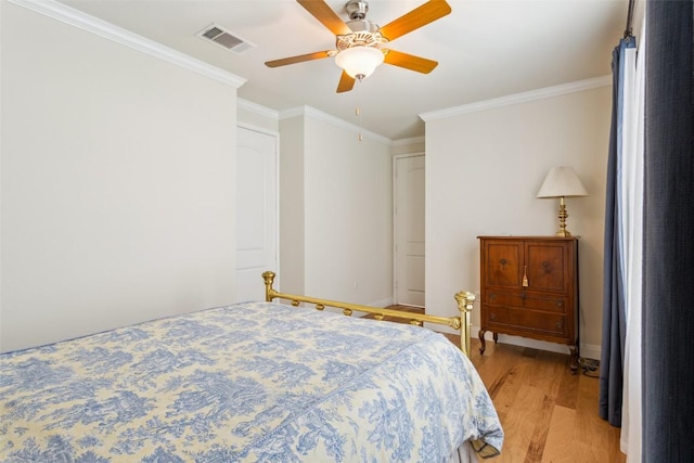 419 Davis Mountain Cir, Georgetown, TX 78633 - bedroom featuring ornamental molding, light wood finished floors, baseboards, and a ceiling fan