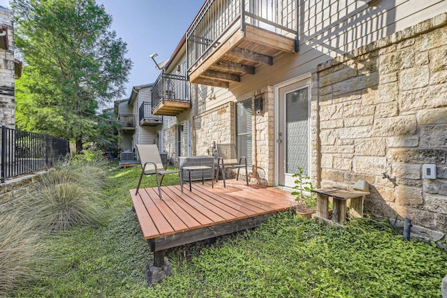 6900 E Riverside Dr Unit 6, Austin, TX 78741 - view of wooden terrace