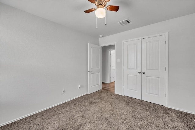 unfurnished bedroom featuring carpet, a closet, baseboards, and ceiling fan