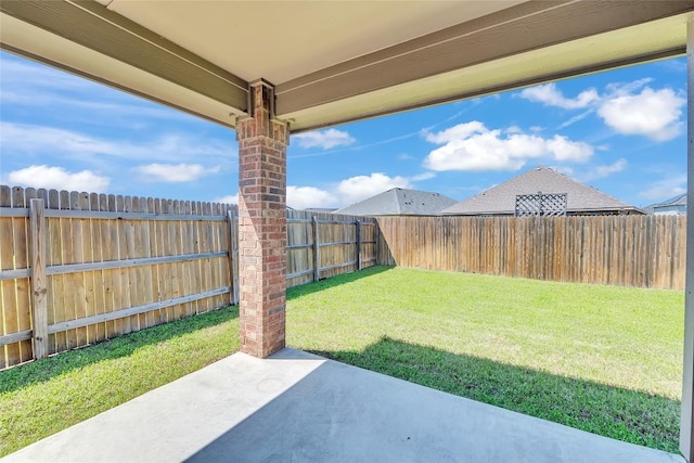 view of yard featuring a patio area