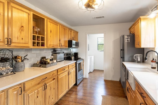326 Zapalac Rd, Smithville, TX 78957 - kitchen with appliances with stainless steel finishes, tasteful backsplash, dark wood-style floors, light countertops, and a sink