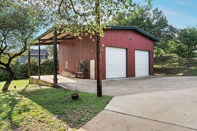 view of detached garage