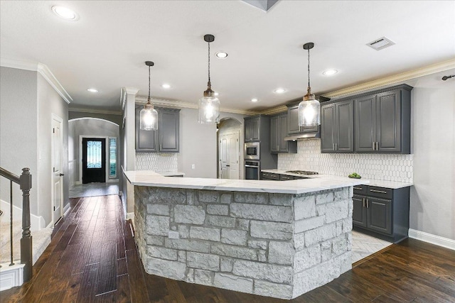 468 Monahans Dr, Georgetown, TX 78628 - kitchen featuring arched walkways, ornamental molding, appliances with stainless steel finishes, baseboards, and backsplash